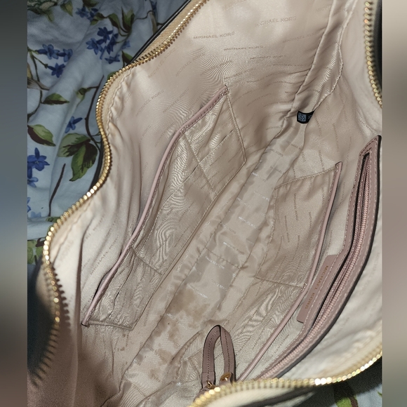 Michael Kors Lydia Signature Hobo Tassel Shoulder Bag - Picture 4 of 9